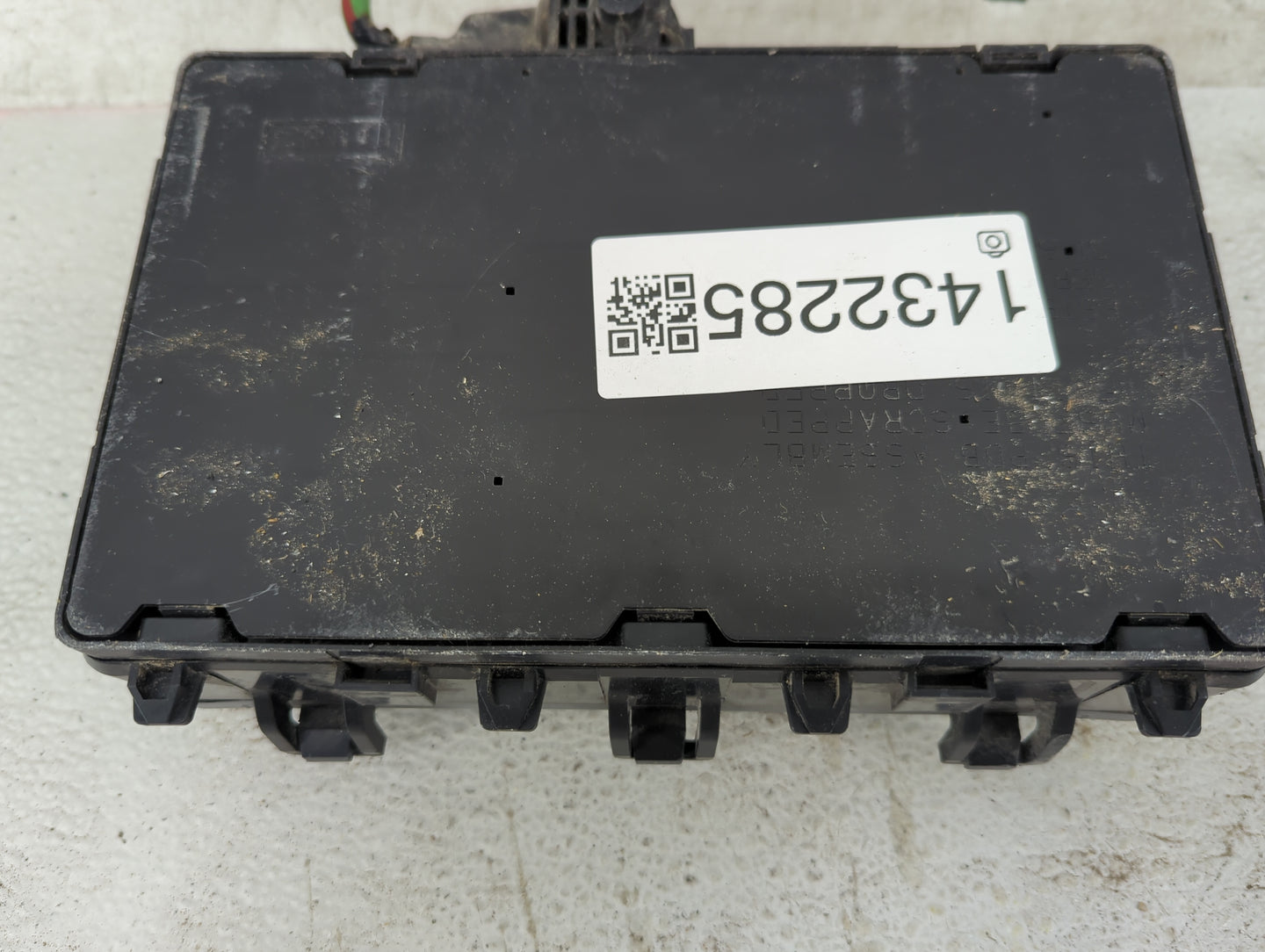 2013 Ford Fusion Fusebox Fuse Box Panel Relay Module P/N:DG9T14A075AA 8T2T-14B192-AA, 8T2T-CA Fits OEM Used Auto Parts - Oem