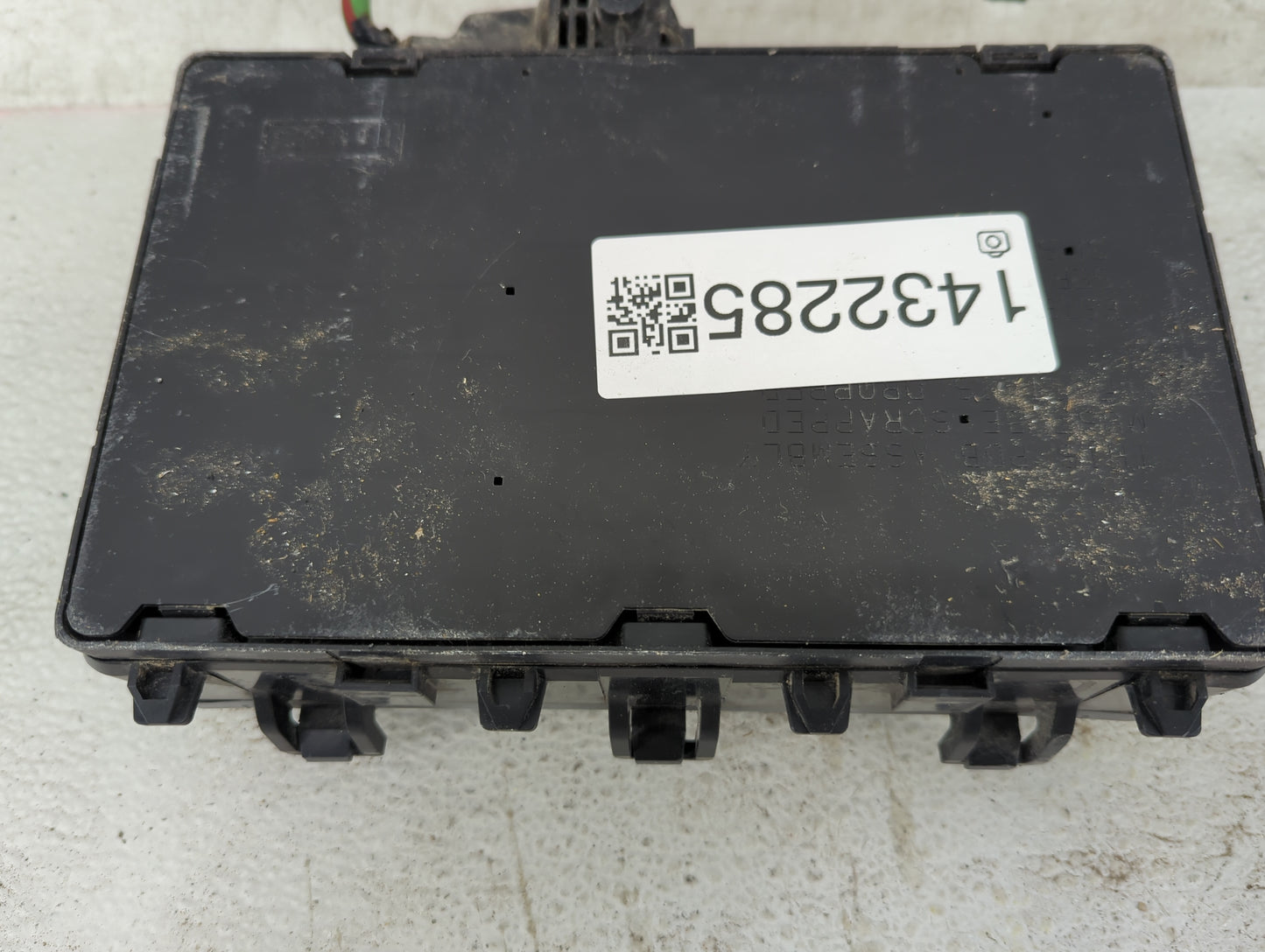 2013 Ford Fusion Fusebox Fuse Box Panel Relay Module P/N:DG9T14A075AA 8T2T-14B192-AA, 8T2T-CA Fits OEM Used Auto Parts - Oem