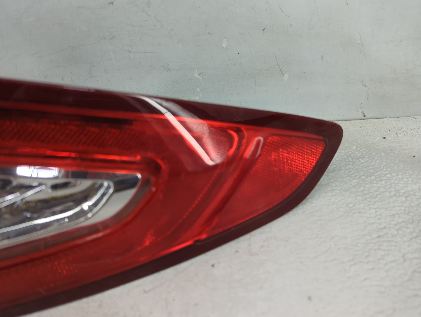 2013-2016 Ford Fusion Tail Light Assembly Passenger Right OEM P/N:DS73-13404-AG Fits Fits 2013 2014 2015 2016 OEM Used Auto 
