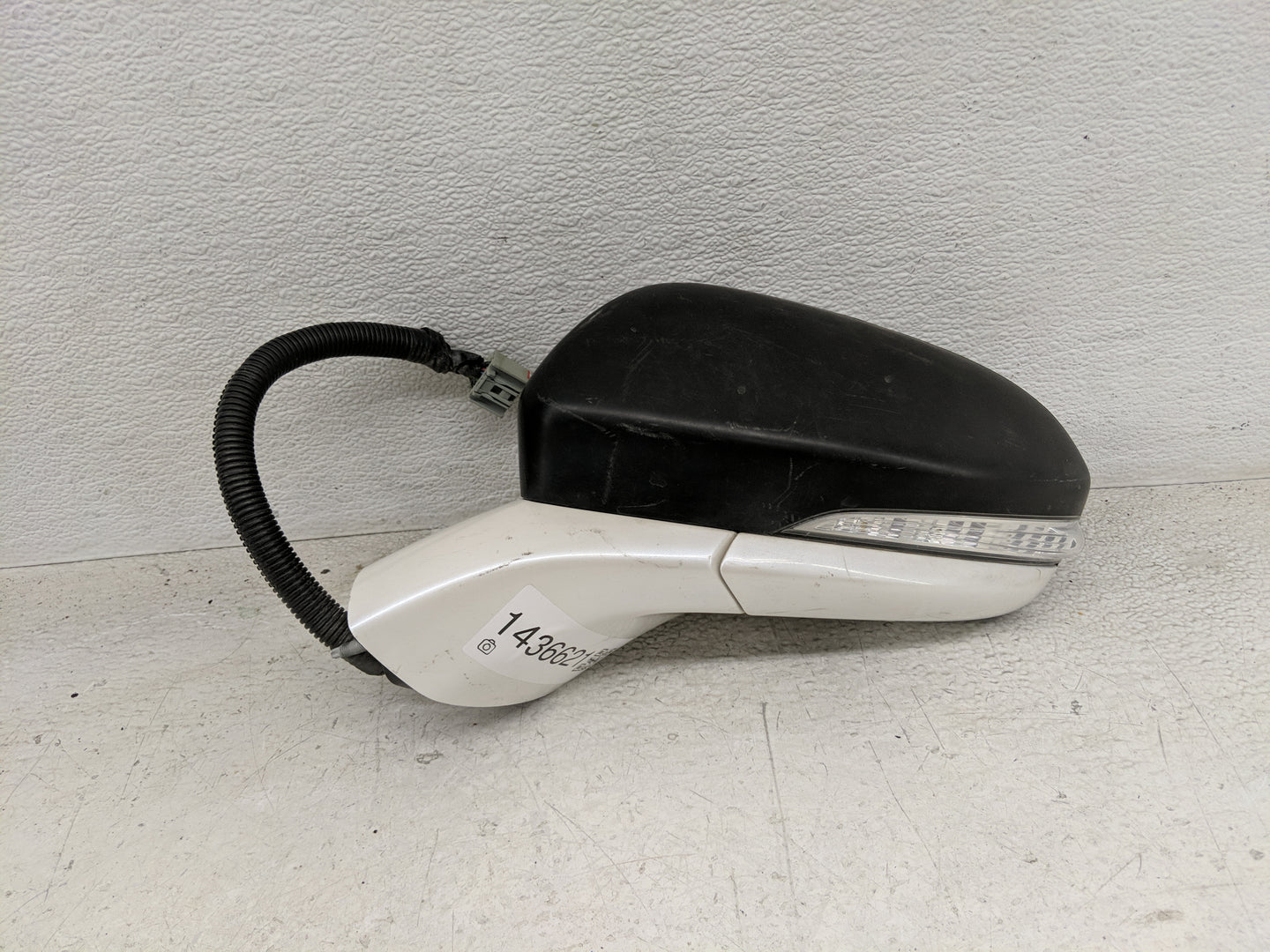 2013-2014 Ford Fusion Driver Side View Mirror - Left Door Mirror OEM Used - Oemusedautoparts1.com