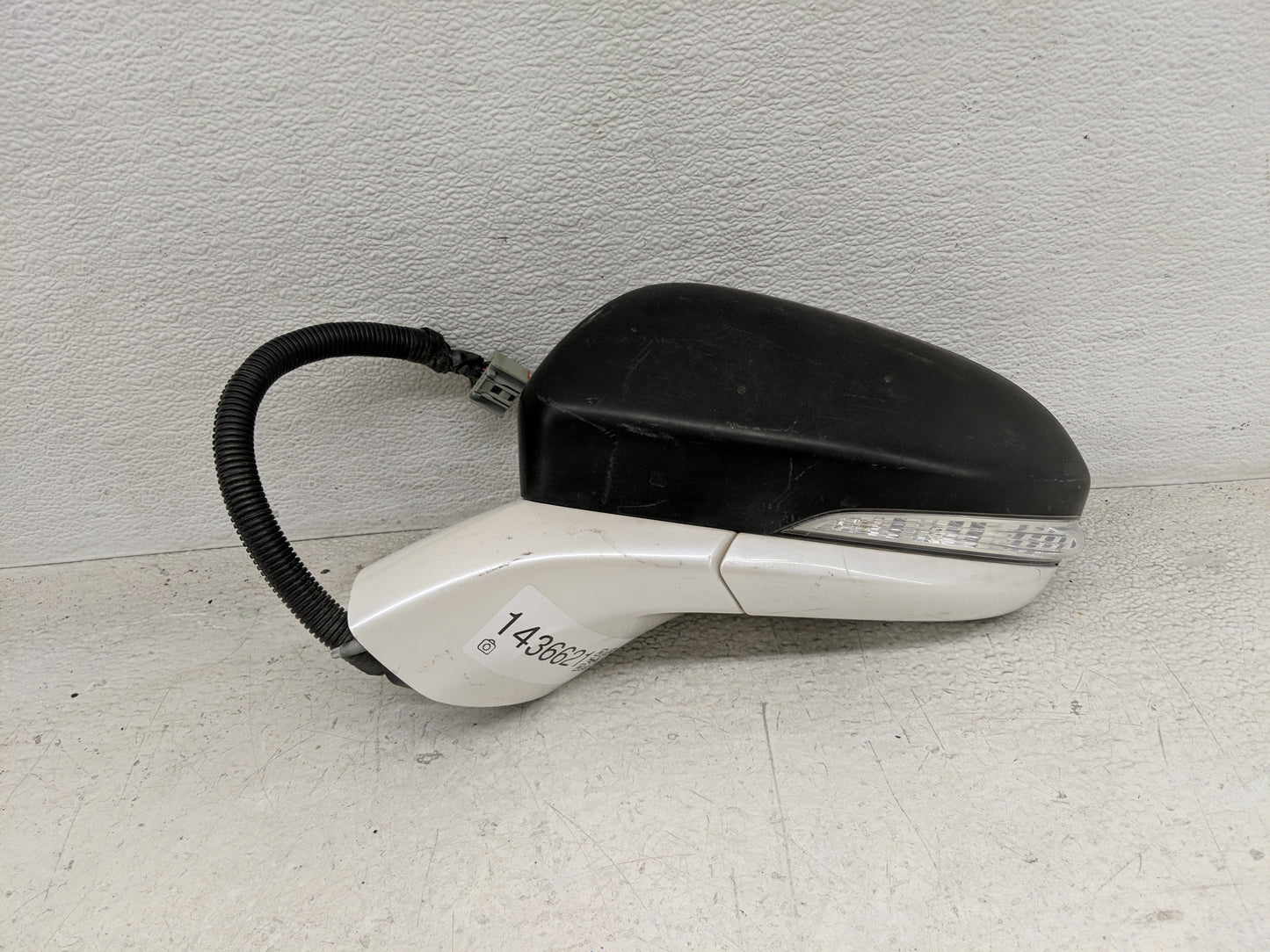 2013-2014 Ford Fusion Driver Side View Mirror - Left Door Mirror OEM Used - Oemusedautoparts1.com