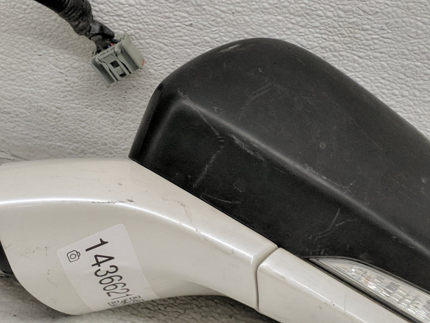 2013-2014 Ford Fusion Driver Side View Mirror - Left Door Mirror OEM Used - Oemusedautoparts1.com