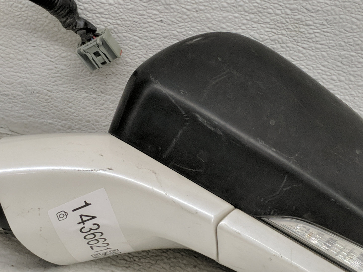 2013-2014 Ford Fusion Driver Side View Mirror - Left Door Mirror OEM Used - Oemusedautoparts1.com
