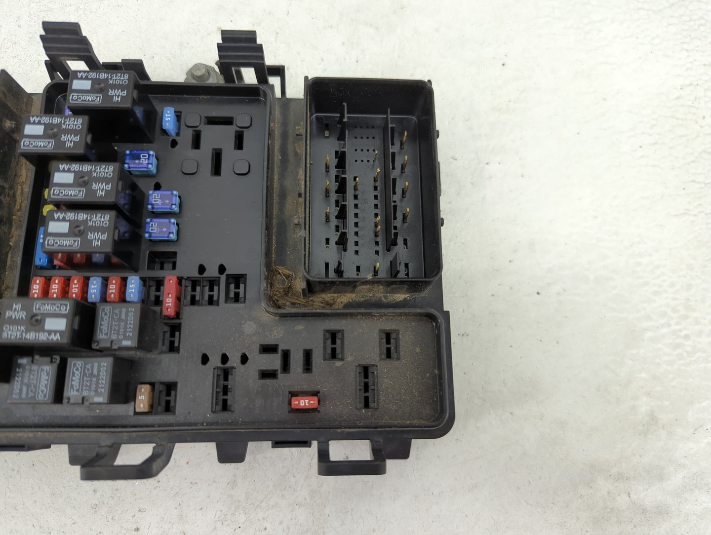 2013-2014 Ford Fusion Fusebox Fuse Box Panel Relay Module P/N:DG9T14A075AA Fits Fits 2013 2014 OEM Used Auto Parts - Oemused