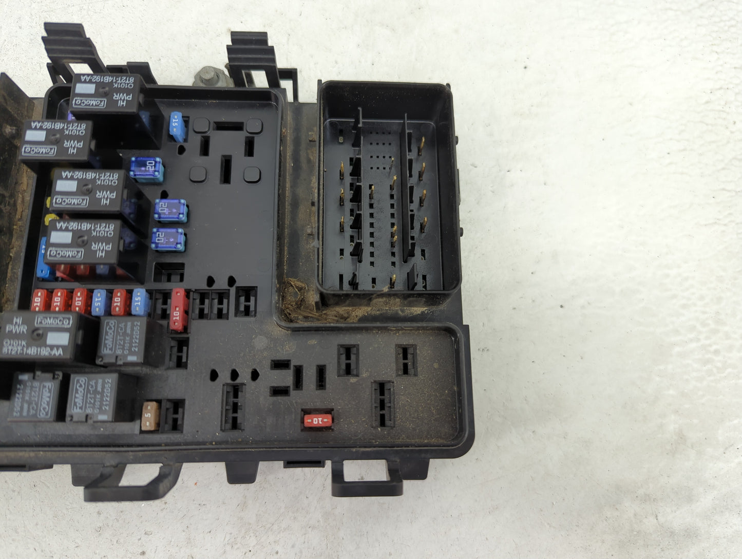 2013-2014 Ford Fusion Fusebox Fuse Box Panel Relay Module P/N:DG9T14A075AA Fits Fits 2013 2014 OEM Used Auto Parts - Oemused