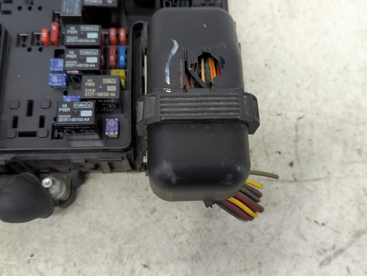 2013-2014 Ford Fusion Fusebox Fuse Box Panel Relay Module P/N:DG9T14A067AF 8T2T-14B192-AA, 8T2T-14B192-BA Fits Fits 2013 201
