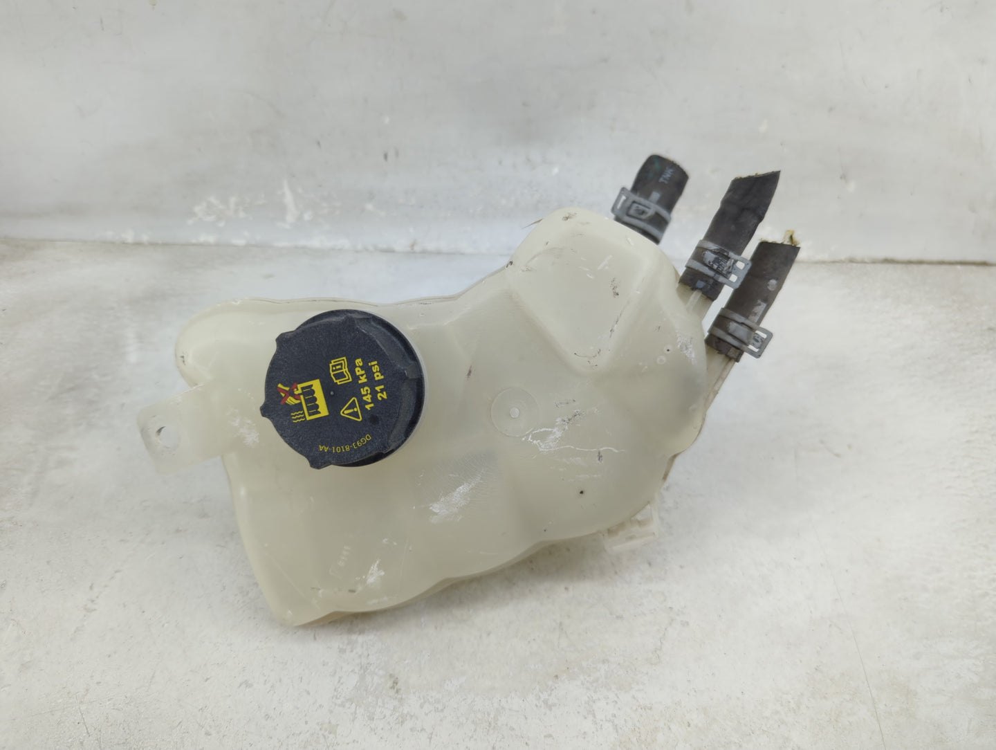 Ford Fusion Windshield Washer Fluid Reservoir Bottle Oem 1459447 - Oemusedautoparts1.com