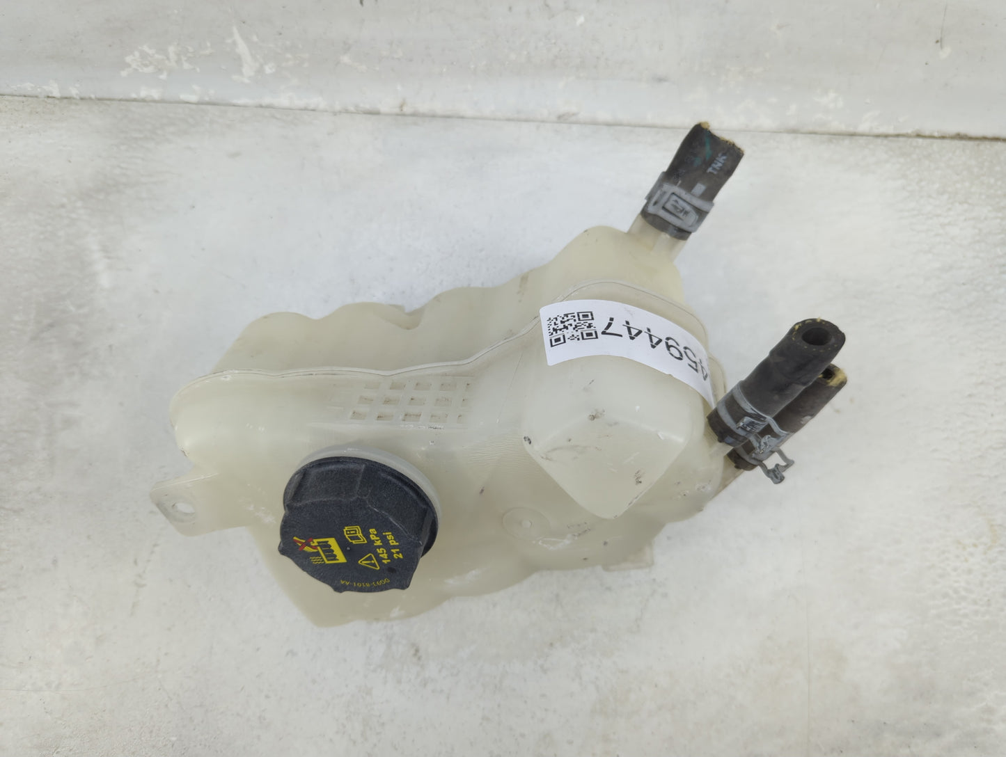 Ford Fusion Windshield Washer Fluid Reservoir Bottle Oem 1459447 - Oemusedautoparts1.com