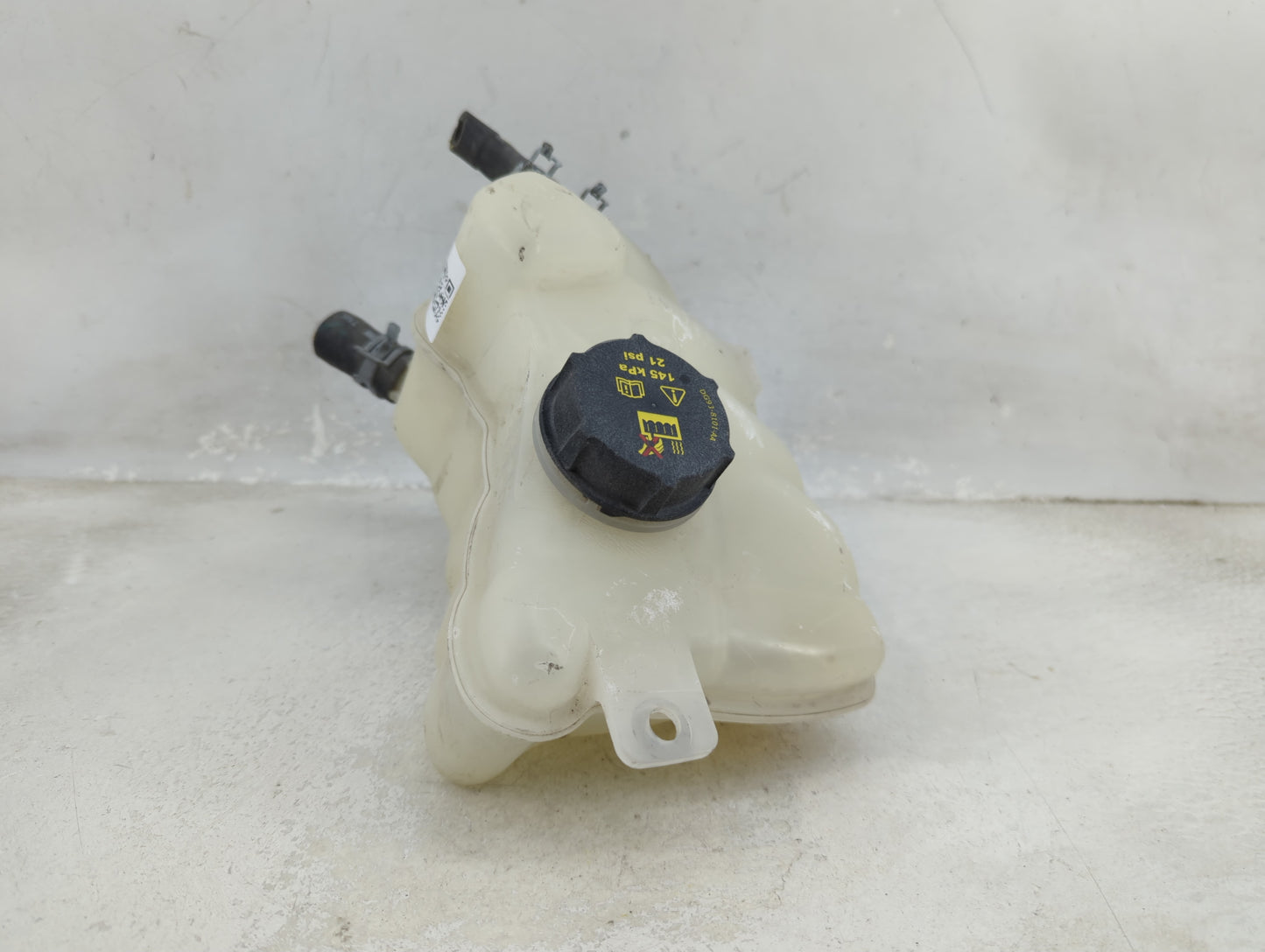 Ford Fusion Windshield Washer Fluid Reservoir Bottle Oem 1459447 - Oemusedautoparts1.com