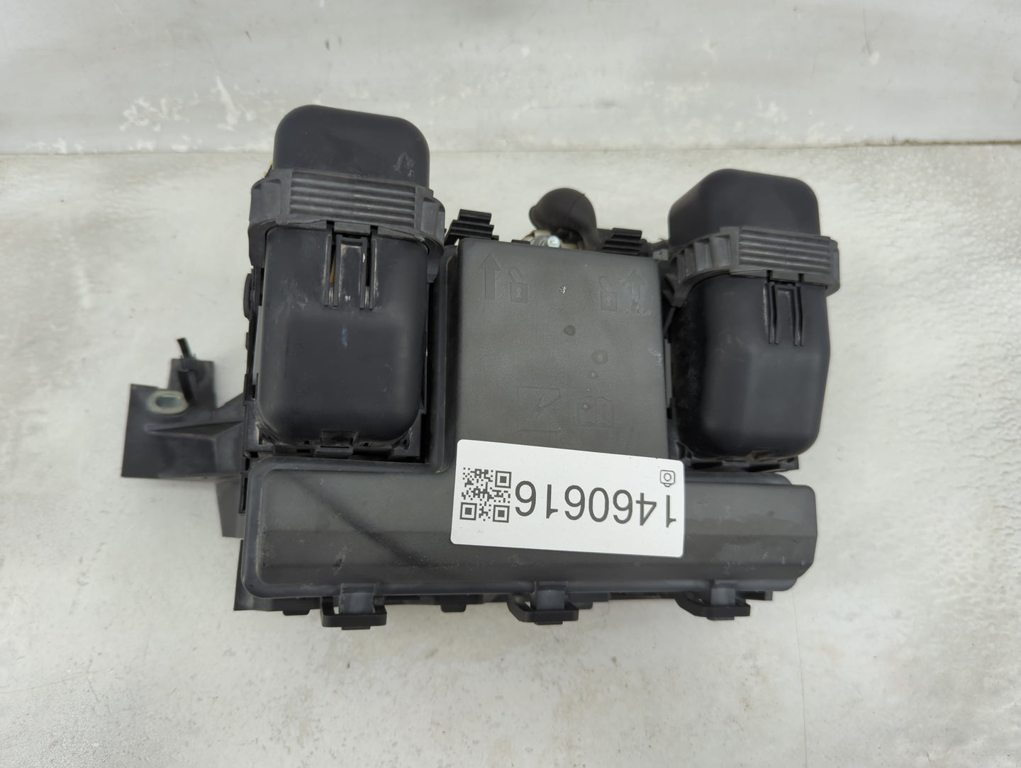 2013-2014 Ford Fusion Fusebox Fuse Box Panel Relay Module P/N:DG9T14A075AA 8T2T-14B192-AA, 8T2T-14B192-BA Fits Fits 2013 201