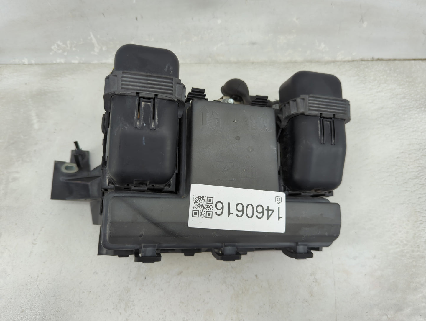 2013-2014 Ford Fusion Fusebox Fuse Box Panel Relay Module P/N:DG9T14A075AA 8T2T-14B192-AA, 8T2T-14B192-BA Fits Fits 2013 201