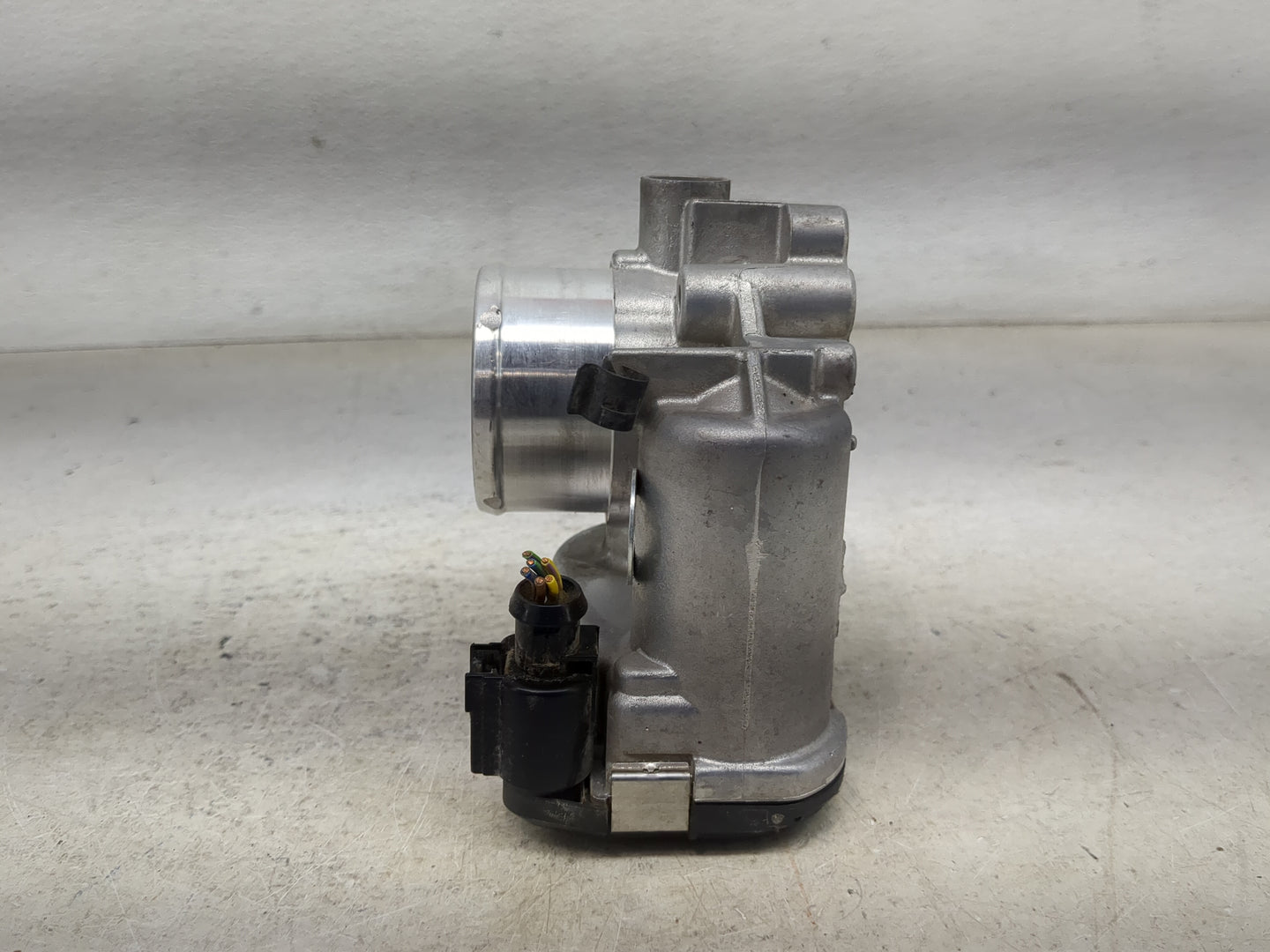 2013-2014 Ford Fusion Throttle Body P/N:7S7G-9F991-CA Fits Fits 2013 2014 2015 2016 2017 2018 2019 OEM Used Auto Parts - Oem