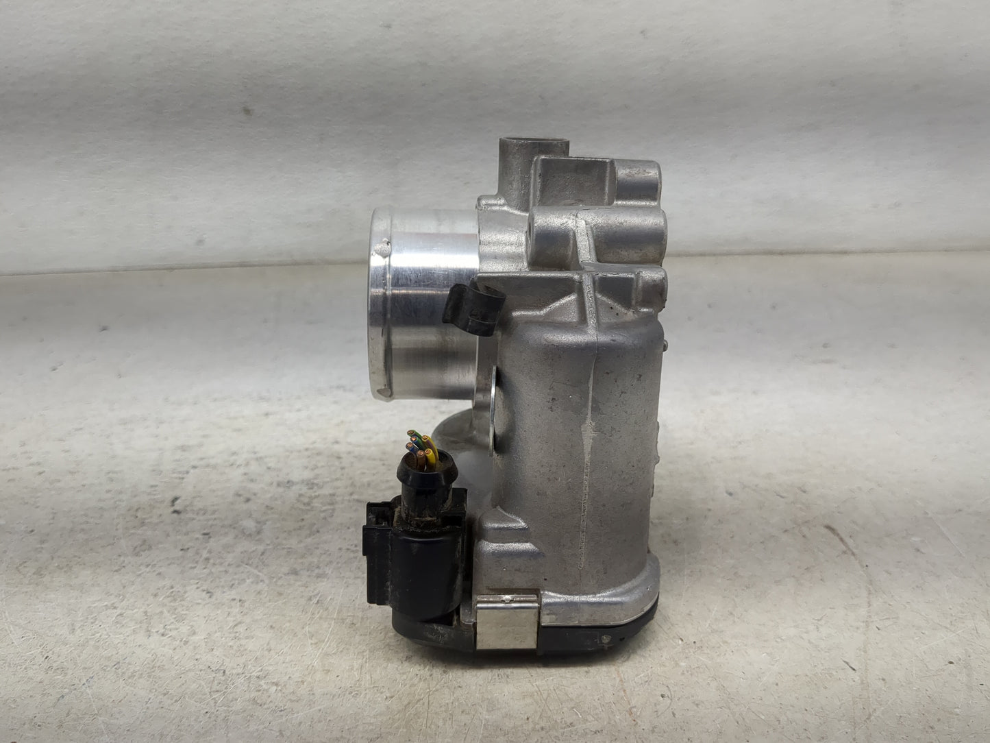 2013-2014 Ford Fusion Throttle Body P/N:7S7G-9F991-CA Fits Fits 2013 2014 2015 2016 2017 2018 2019 OEM Used Auto Parts - Oem