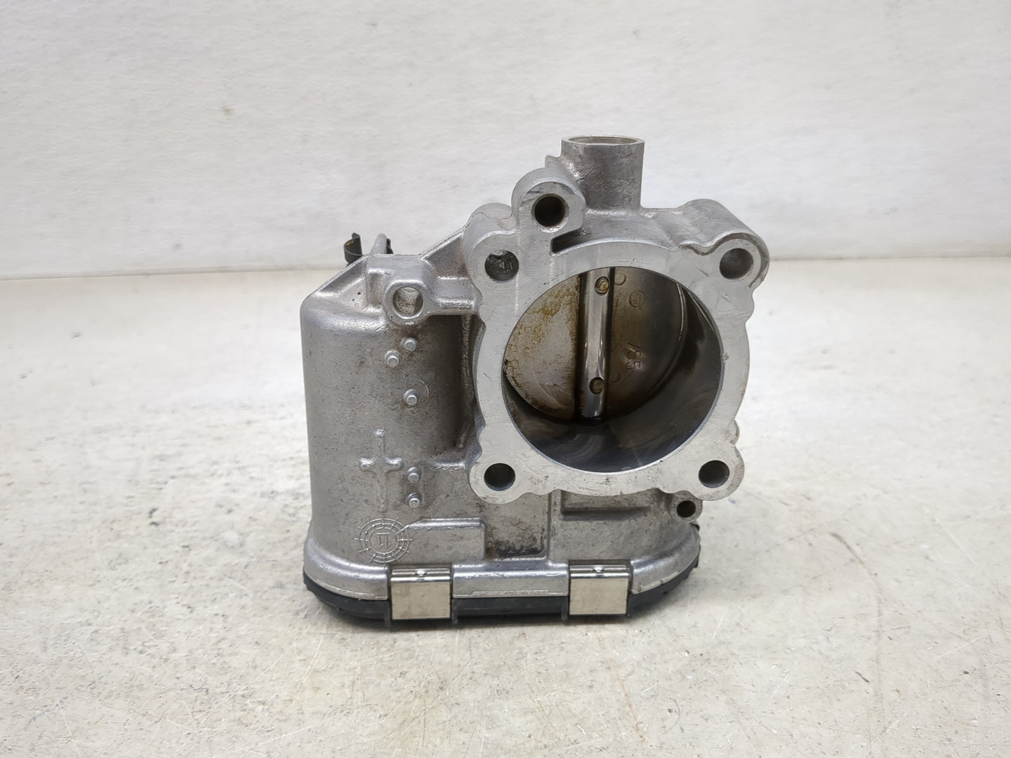 2013-2014 Ford Fusion Throttle Body P/N:7S7G-9F991-CA Fits Fits 2013 2014 2015 2016 2017 2018 2019 OEM Used Auto Parts - Oem
