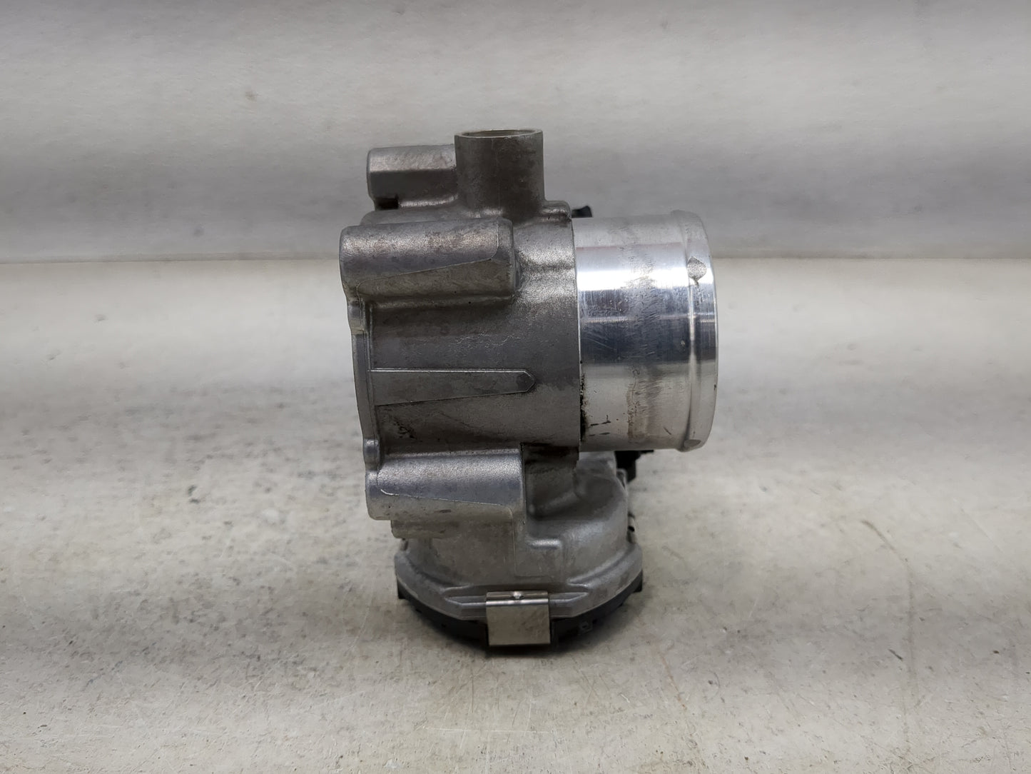 2013-2014 Ford Fusion Throttle Body P/N:7S7G-9F991-CA Fits Fits 2013 2014 2015 2016 2017 2018 2019 OEM Used Auto Parts - Oem