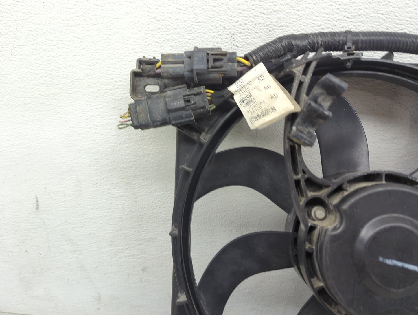 2013-2014 Ford Fusion Electric Radiator Cooling Fan Motor Assembly P/N:DG93-8C607-BD Fits Fits 2013 2014 OEM Used Auto Parts