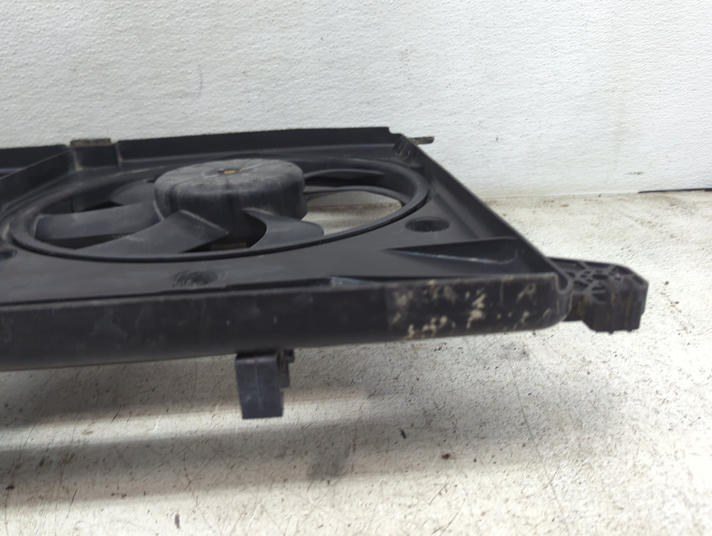 2013-2014 Ford Fusion Electric Radiator Cooling Fan Motor Assembly P/N:DG93-8C607-BD Fits Fits 2013 2014 OEM Used Auto Parts