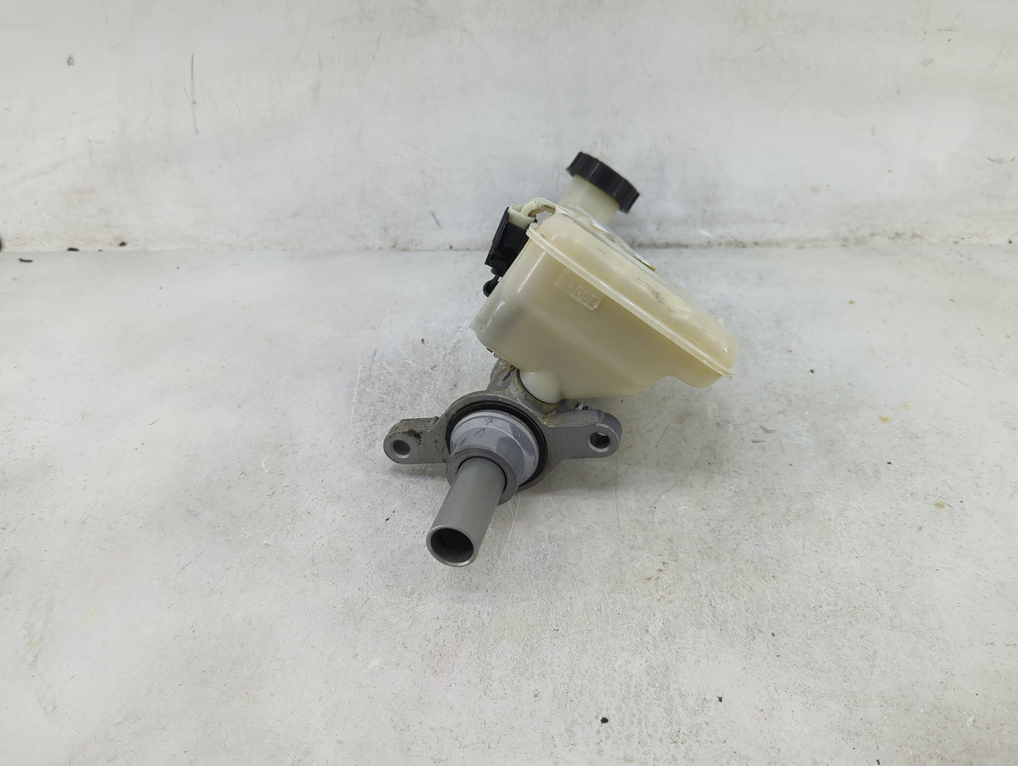2013-2016 Ford Fusion Brake Master Cylinder 1489073 - Oemusedautoparts1.com