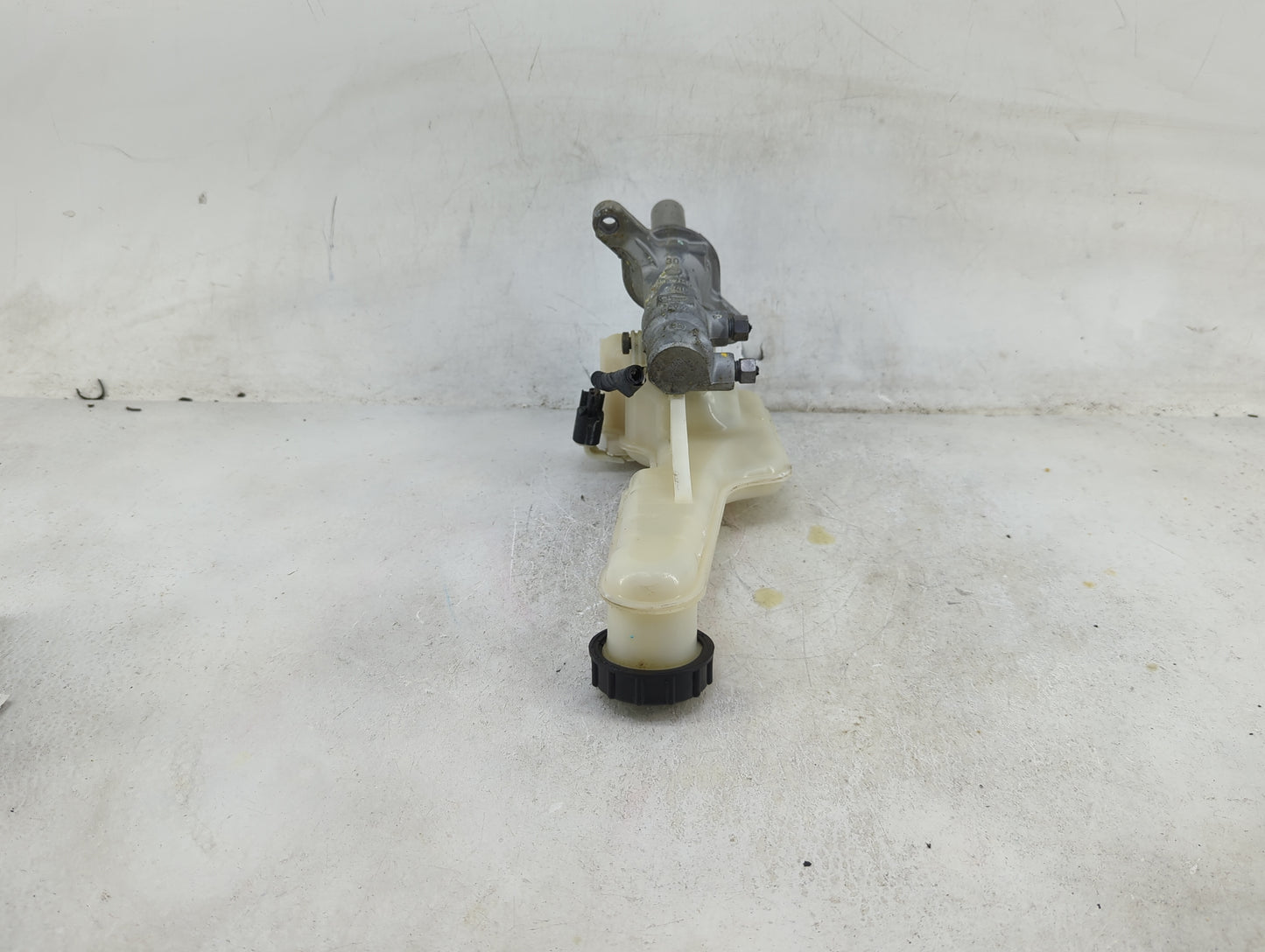 2013-2016 Ford Fusion Brake Master Cylinder 1489073 - Oemusedautoparts1.com