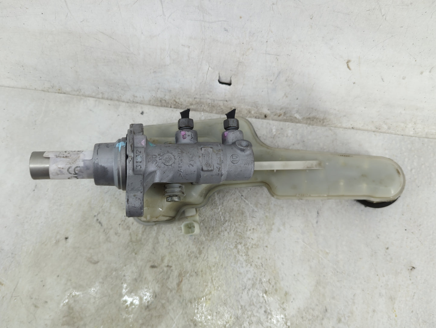 2013-2016 Ford Fusion Brake Master Cylinder 1496648 - Oemusedautoparts1.com