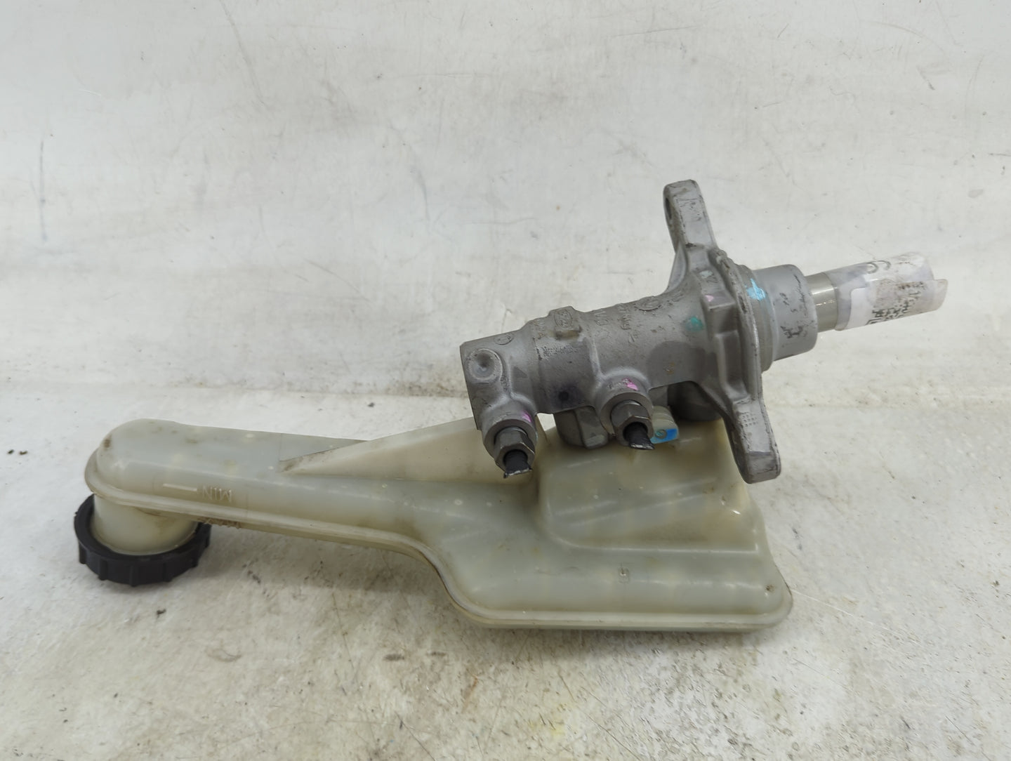 2013-2016 Ford Fusion Brake Master Cylinder 1496648 - Oemusedautoparts1.com
