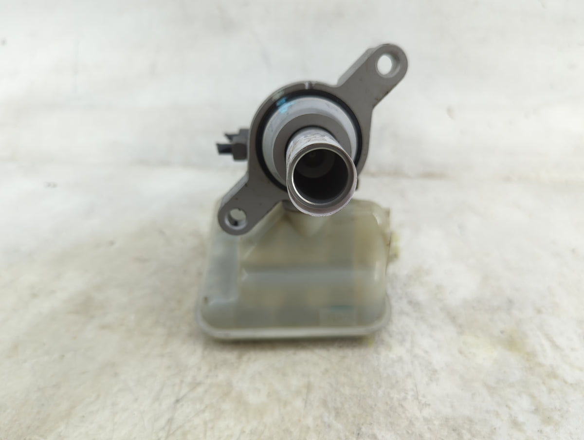 2013-2016 Ford Fusion Brake Master Cylinder 1496648 - Oemusedautoparts1.com
