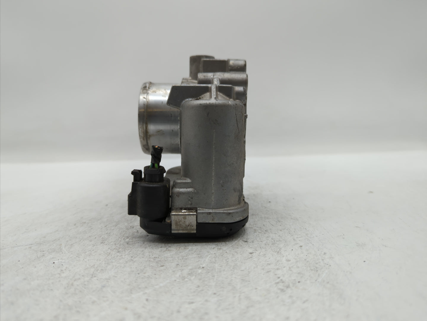2013-2014 Ford Fusion Throttle Body P/N:0 280 750 535 7S7G-9F991-CA Fits Fits 2013 2014 2015 2016 2017 2018 2019 OEM Used Au