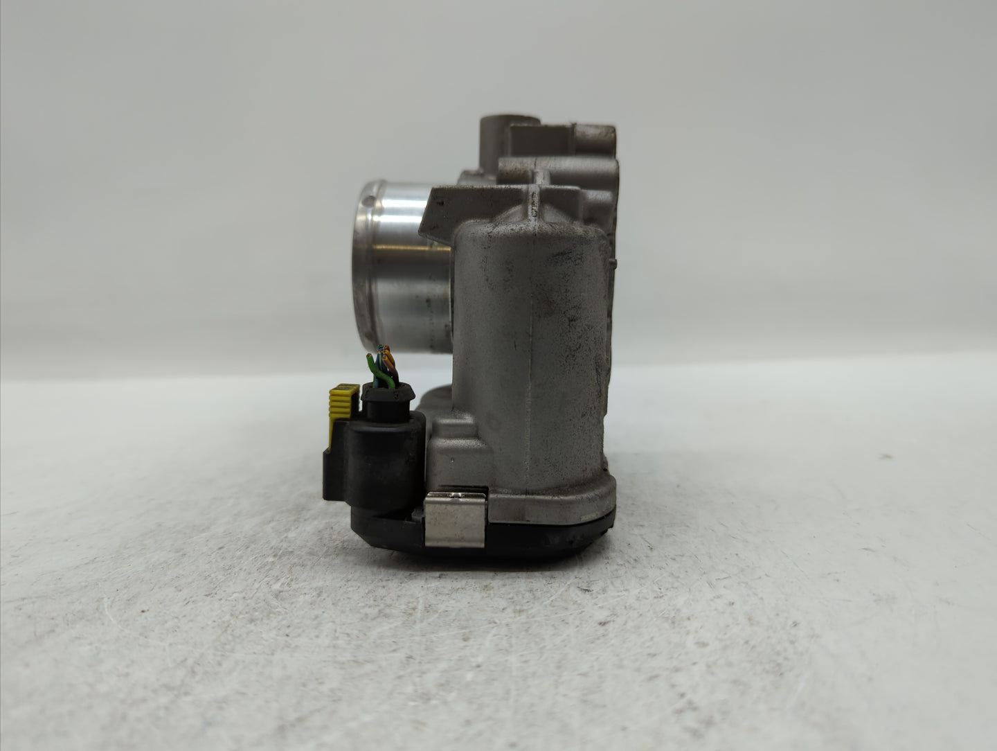2013-2014 Ford Fusion Throttle Body P/N:0 280 750 535 7S7G-9F991-CA Fits Fits 2013 2014 2015 2016 2017 2018 2019 OEM Used Au