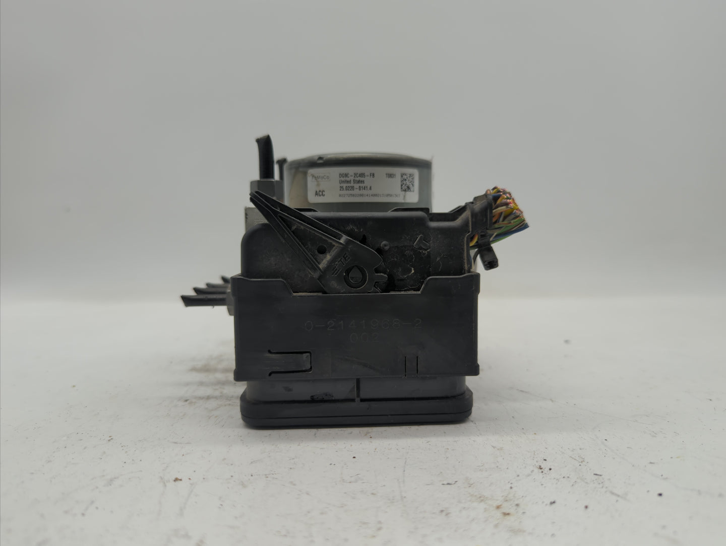 2013 Ford Fusion ABS Pump Control Module Replacement P/N:DG9C-2C405-FB Fits OEM Used Auto Parts - Oemusedautoparts1.com