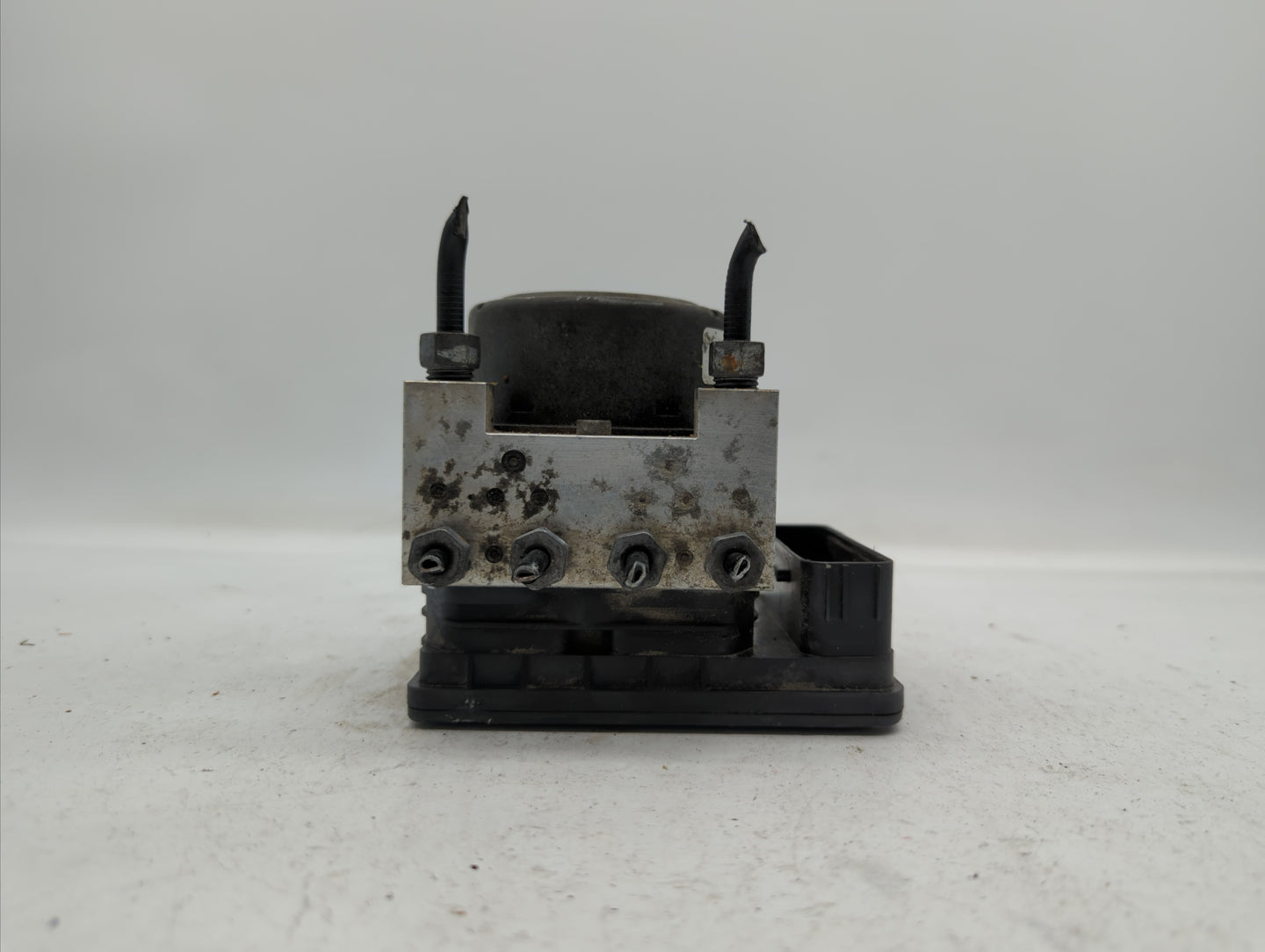 2013 Ford Fusion ABS Pump Control Module Replacement P/N:DG9C-2C405-FB Fits OEM Used Auto Parts - Oemusedautoparts1.com