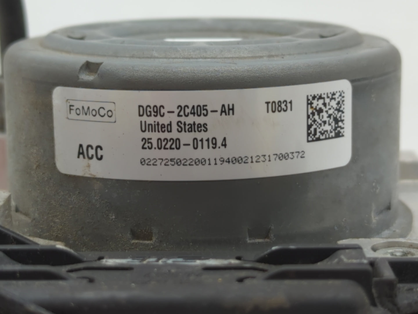 2013 Ford Fusion ABS Pump Control Module Replacement P/N:DG9C-2C405-FB Fits OEM Used Auto Parts - Oemusedautoparts1.com