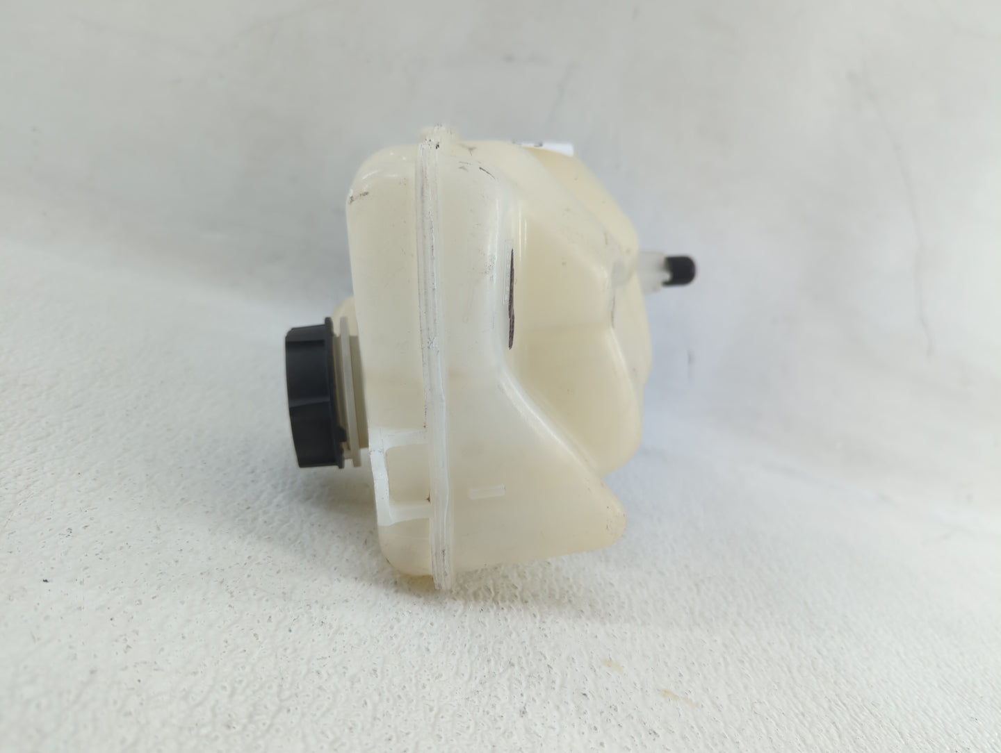 2013-2016 Ford Fusion Radiator Coolant Overflow Expansion Tank Bottle - Oemusedautoparts1.com