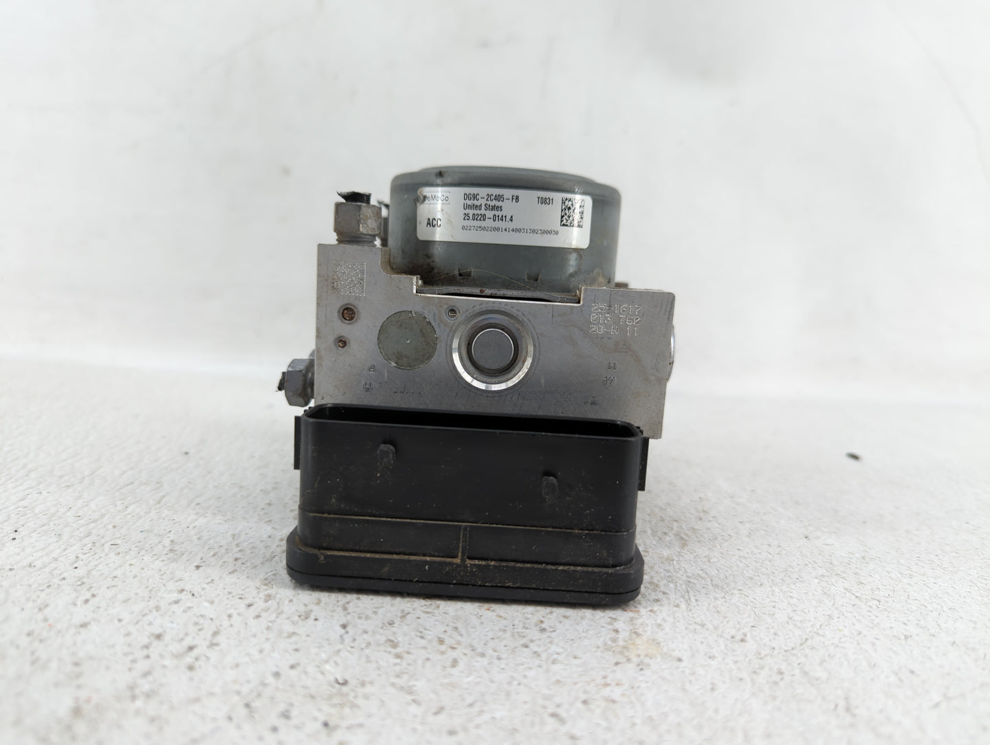 2013 Ford Fusion ABS Pump Control Module Replacement P/N:DG9C-2C405-FB Fits OEM Used Auto Parts - Oemusedautoparts1.com