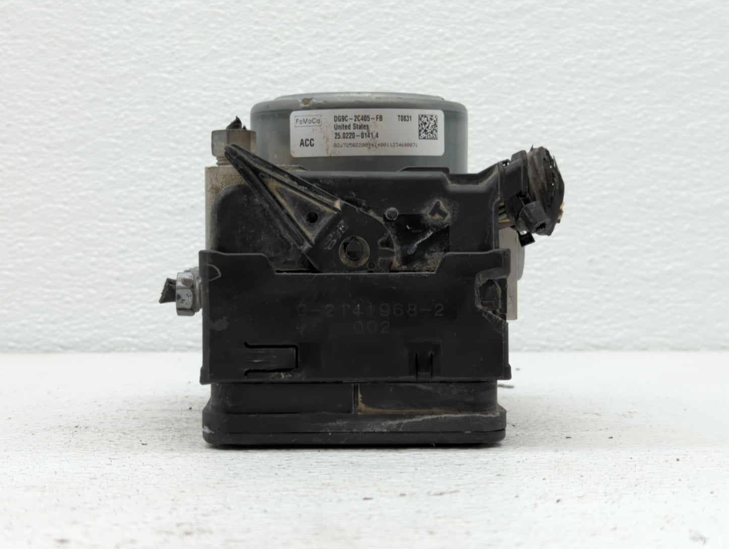 2013 Ford Fusion ABS Pump Control Module Replacement P/N:DG9C-2C405-FB Fits OEM Used Auto Parts - Oemusedautoparts1.com