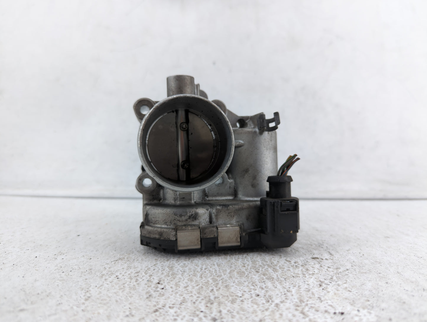 2013-2014 Ford Fusion Throttle Body P/N:7S7G-9F991-CA Fits Fits 2013 2014 2015 2016 2017 2018 2019 OEM Used Auto Parts - Oem