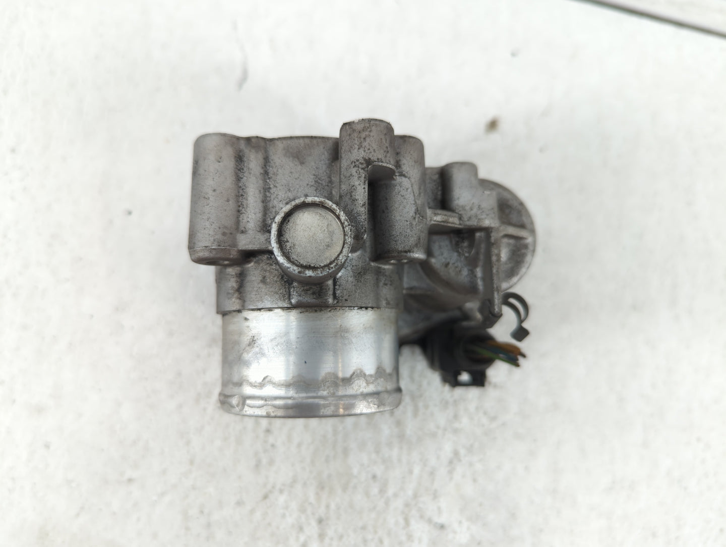 2013-2014 Ford Fusion Throttle Body P/N:7S7G-9F991-CA Fits Fits 2013 2014 2015 2016 2017 2018 2019 OEM Used Auto Parts - Oem