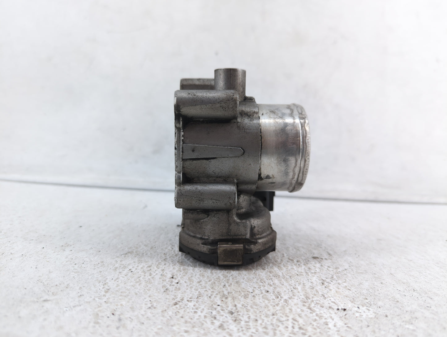 2013-2014 Ford Fusion Throttle Body P/N:7S7G-9F991-CA Fits Fits 2013 2014 2015 2016 2017 2018 2019 OEM Used Auto Parts - Oem