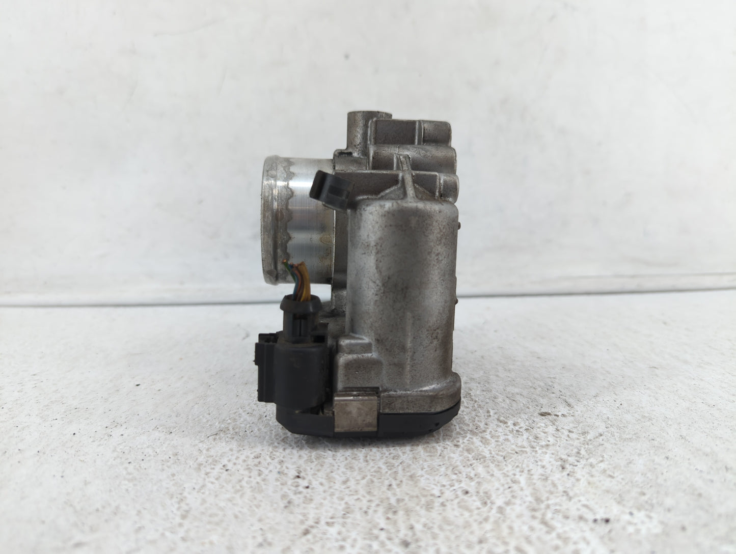 2013-2014 Ford Fusion Throttle Body P/N:7S7G-9F991-CA Fits Fits 2013 2014 2015 2016 2017 2018 2019 OEM Used Auto Parts - Oem