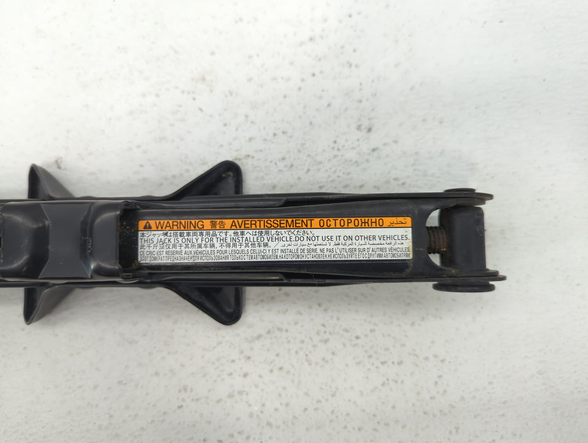 2013 Ford Fusion Spare Scissor Car Jack 460401 - Oemusedautoparts1.com