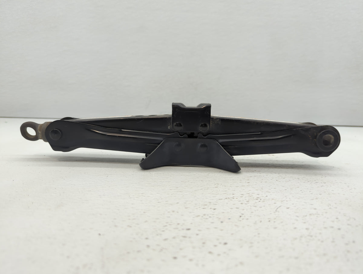 2013 Ford Fusion Spare Scissor Car Jack 460401 - Oemusedautoparts1.com