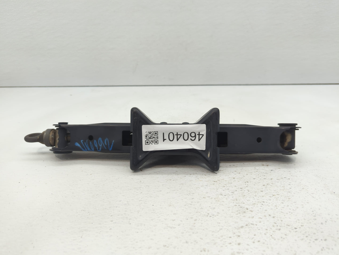 2013 Ford Fusion Spare Scissor Car Jack 460401 - Oemusedautoparts1.com