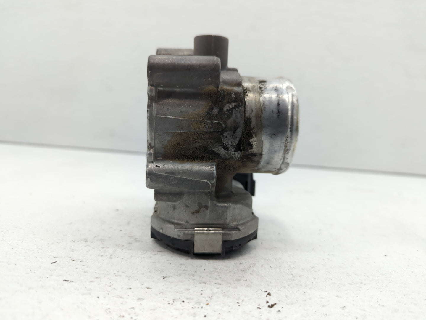 2013-2014 Ford Fusion Throttle Body P/N:7S7G-9F991-CA Fits Fits 2013 2014 2015 2016 2017 2018 2019 OEM Used Auto Parts - Oem