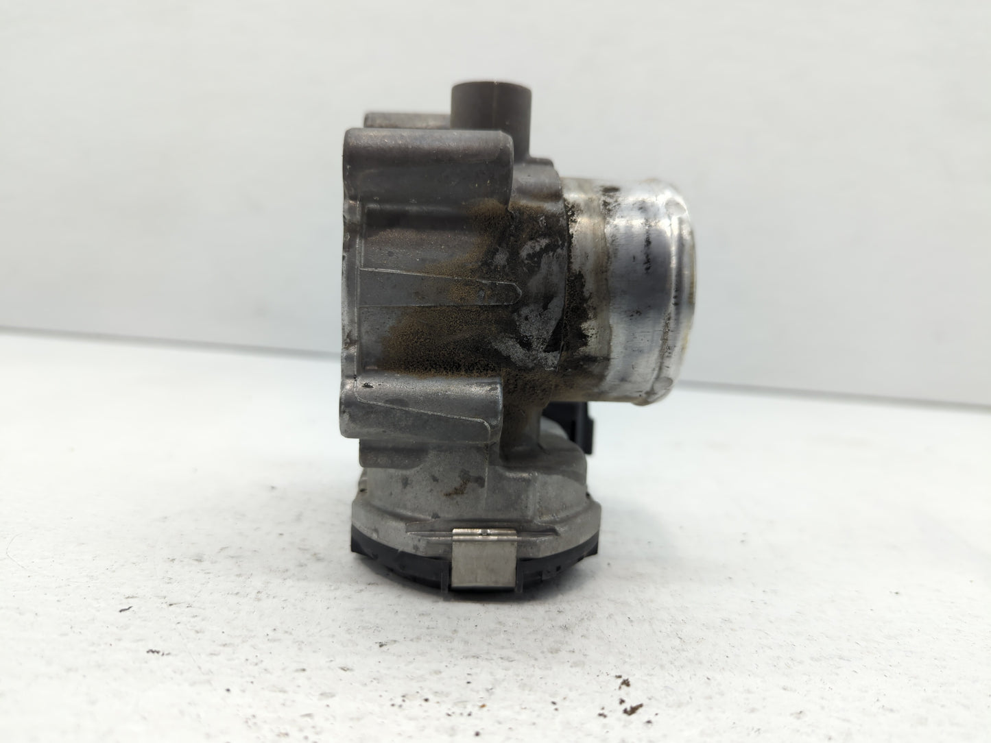 2013-2014 Ford Fusion Throttle Body P/N:7S7G-9F991-CA Fits Fits 2013 2014 2015 2016 2017 2018 2019 OEM Used Auto Parts - Oem