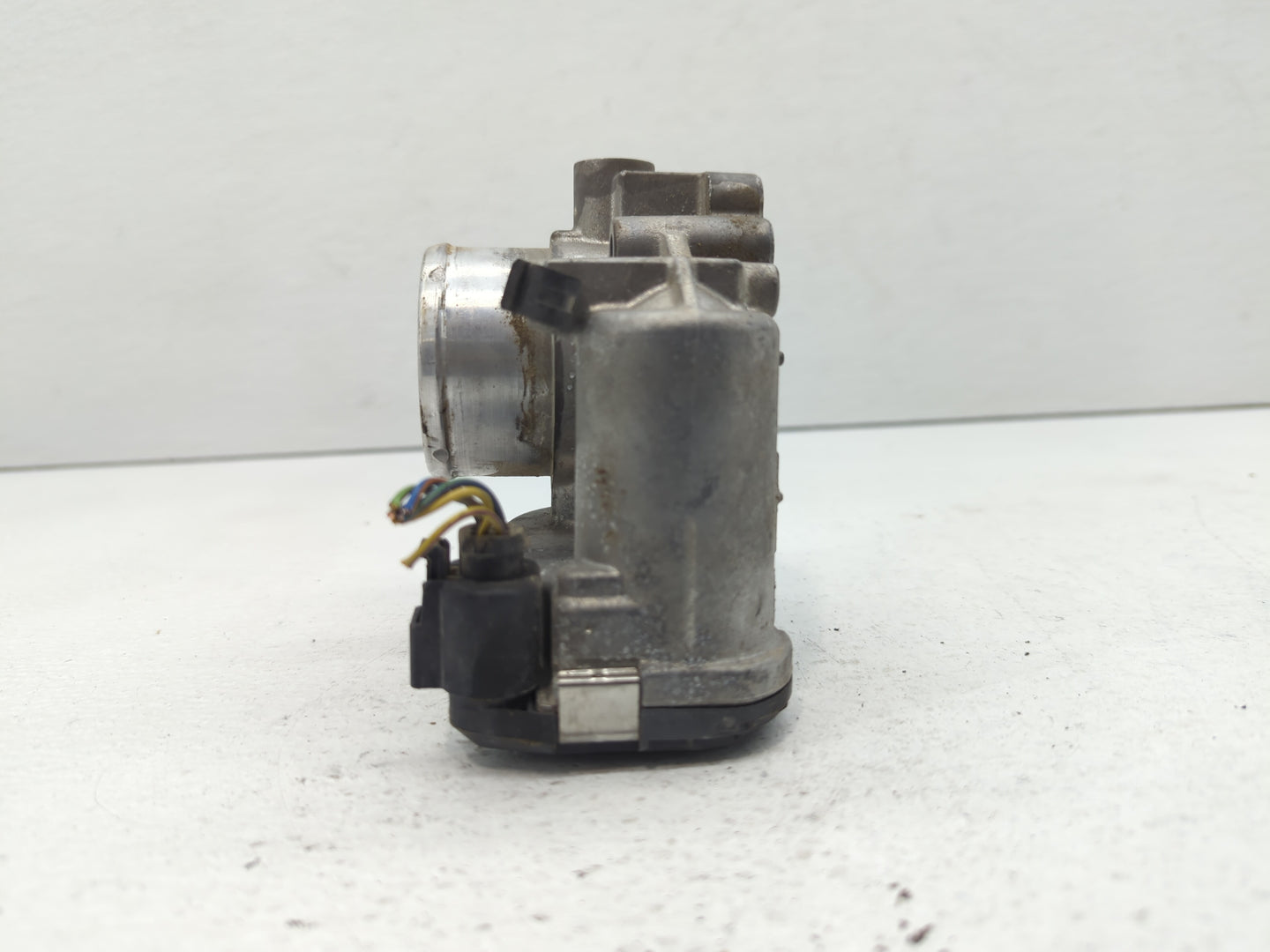 2013-2014 Ford Fusion Throttle Body P/N:7S7G-9F991-CA Fits Fits 2013 2014 2015 2016 2017 2018 2019 OEM Used Auto Parts - Oem