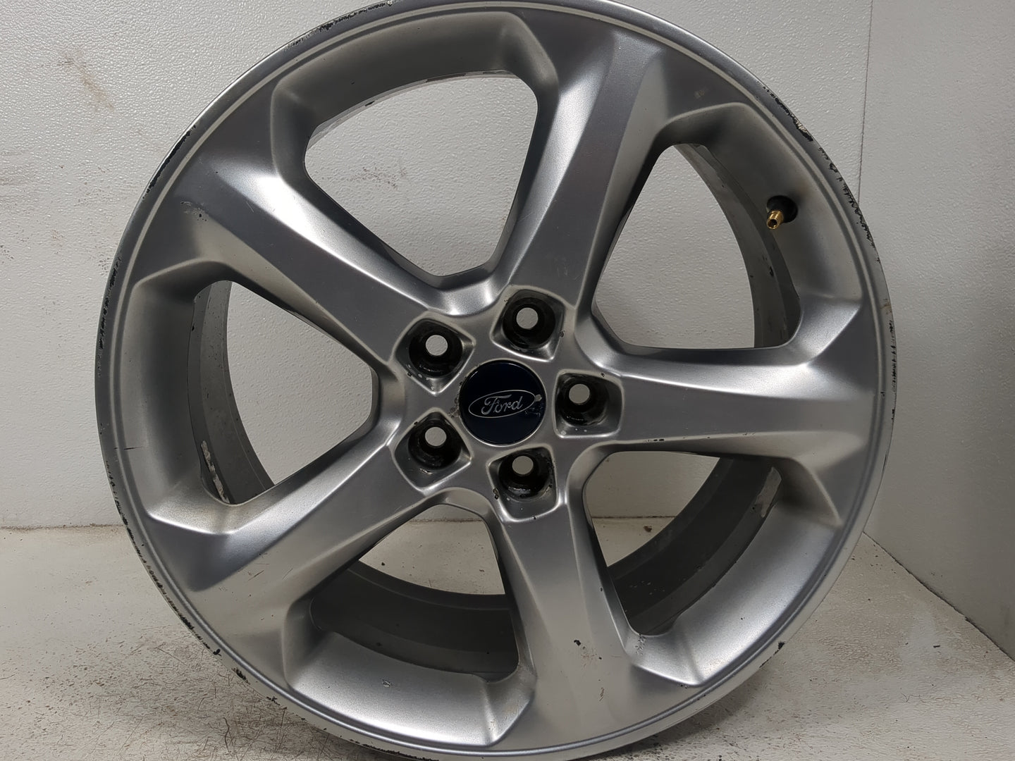 2013-2016 Ford Fusion Oem Wheel Rim - Oemusedautoparts1.com