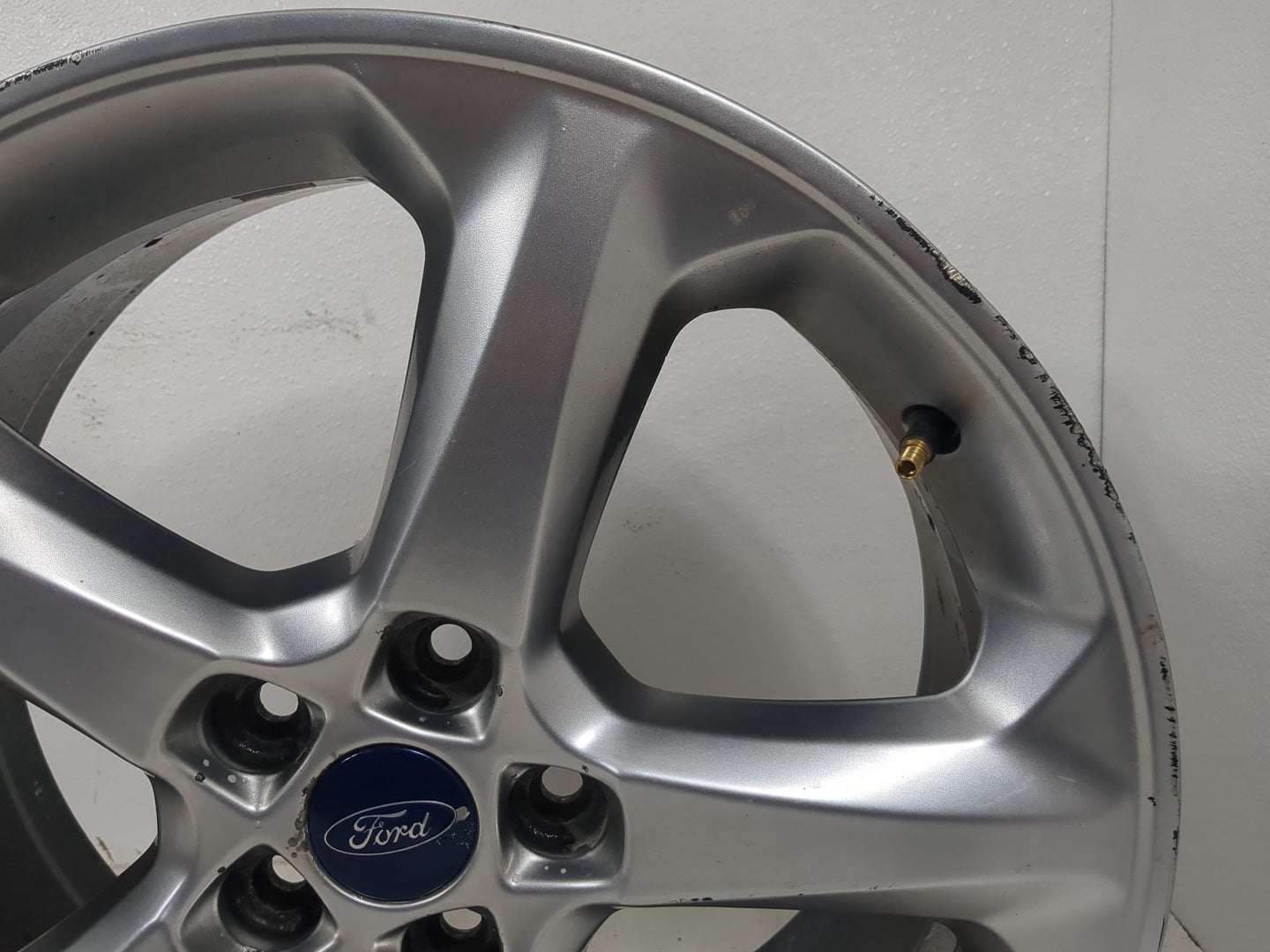 2013-2016 Ford Fusion Oem Wheel Rim - Oemusedautoparts1.com