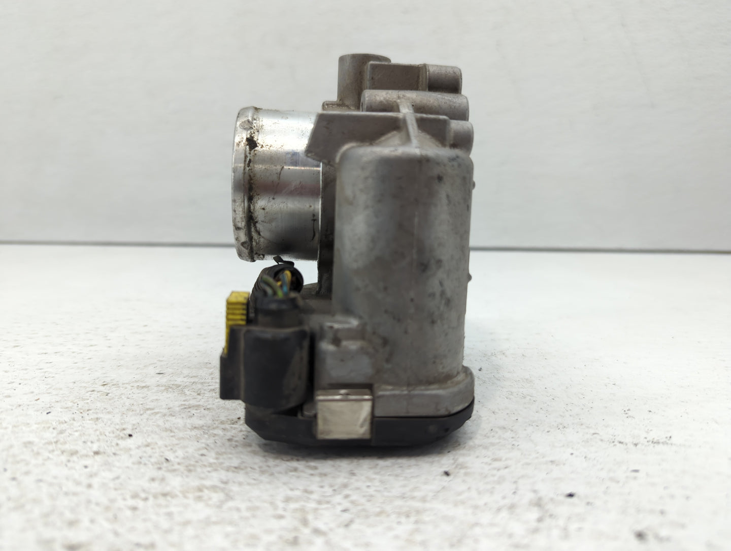 2013-2014 Ford Fusion Throttle Body P/N:7S7G-9F991-CA Fits Fits 2013 2014 2015 2016 2017 2018 2019 OEM Used Auto Parts - Oem