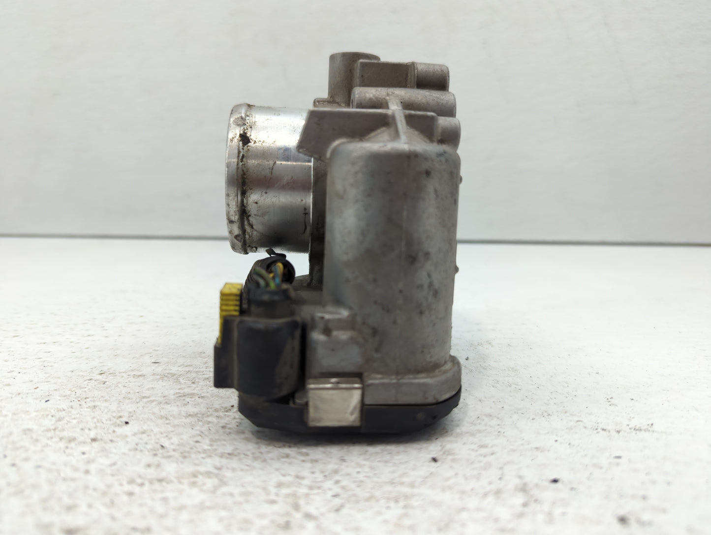 2013-2014 Ford Fusion Throttle Body P/N:7S7G-9F991-CA Fits Fits 2013 2014 2015 2016 2017 2018 2019 OEM Used Auto Parts - Oem