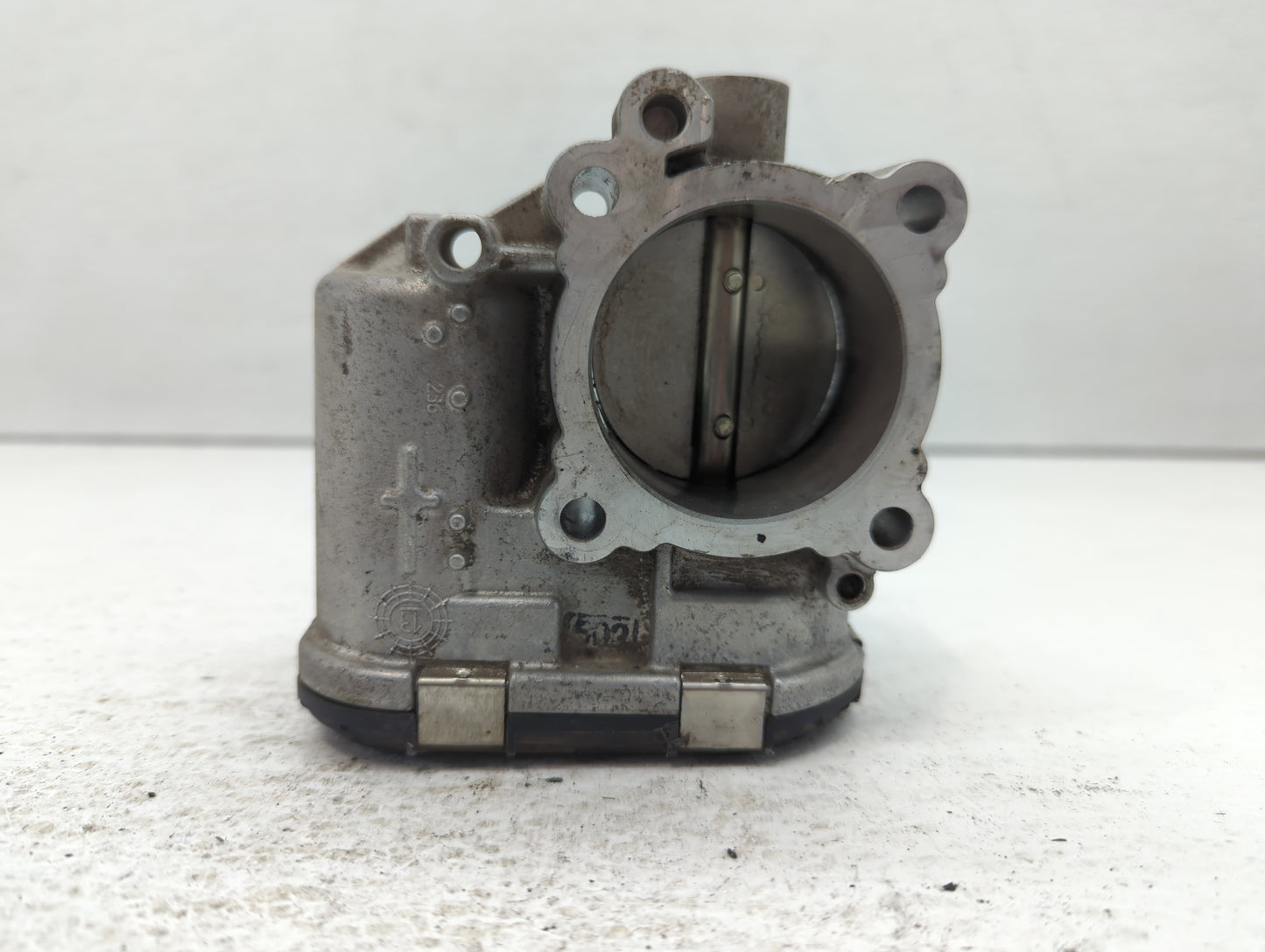 2013-2014 Ford Fusion Throttle Body P/N:7S7G-9F991-CA Fits Fits 2013 2014 2015 2016 2017 2018 2019 OEM Used Auto Parts - Oem