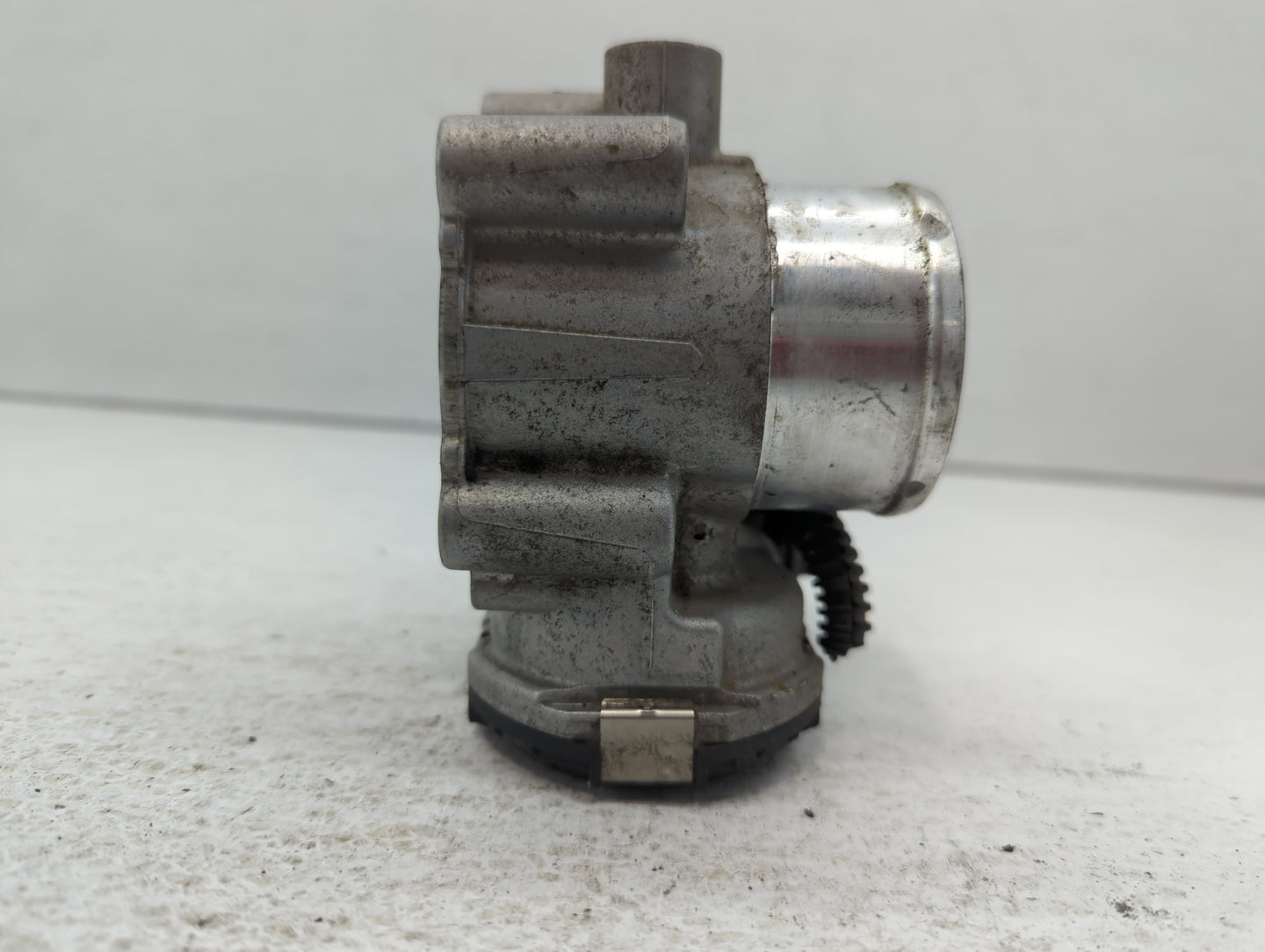 2013-2014 Ford Fusion Throttle Body P/N:7S7G-9F991-CA Fits Fits 2013 2014 2015 2016 2017 2018 2019 OEM Used Auto Parts - Oem
